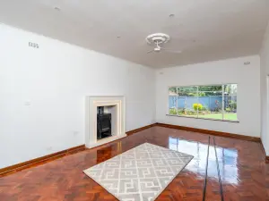 Office to Rent in Alexandra Park