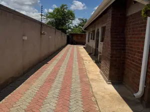 4 Bedroom House to Rent in Bluff Hill