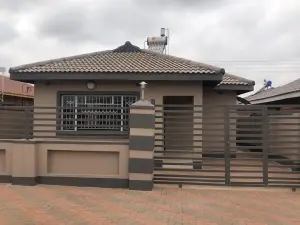3 Bedroom House to Rent in Aspindale Park