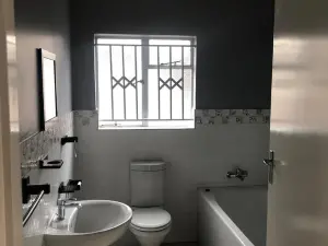 3 Bedroom House to Rent in Aspindale Park