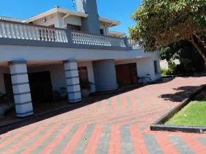 5 Bedroom House to Rent in Mount Pleasant Heights