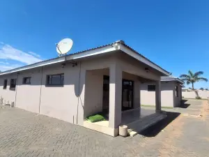 5 Bedroom House to Rent in Sandton Park