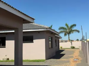 5 Bedroom House to Rent in Sandton Park