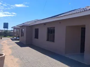 5 Bedroom House to Rent in Sandton Park