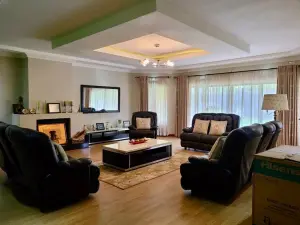 Townhouse/Cluster to Rent in Pomona