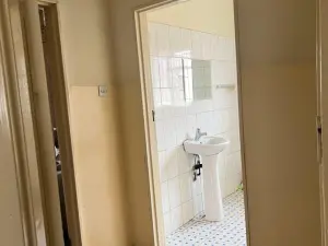 2 Bedroom Cottage/Garden Flat to Rent in Houghton Park