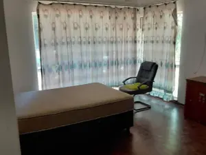 6 Bedroom House to Rent in The Grange