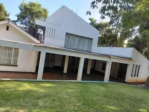 6 Bedroom House to Rent in The Grange