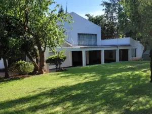 6 Bedroom House to Rent in The Grange