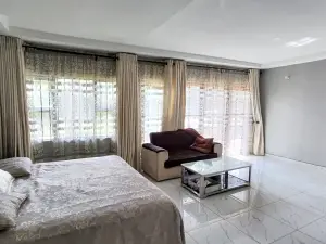 4 Bedroom House to Rent in Mount Pleasant