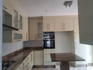 4 Bedroom House to Rent in Upper Hillside