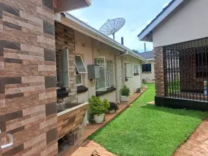 4 Bedroom House to Rent in Upper Hillside