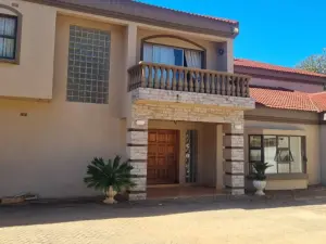 7 Bedroom House to Rent in Borrowdale