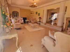 7 Bedroom House to Rent in Borrowdale