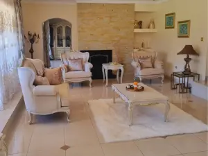 7 Bedroom House to Rent in Borrowdale
