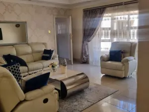 7 Bedroom House to Rent in Borrowdale