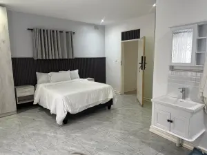 7 Bedroom House to Rent in Highlands