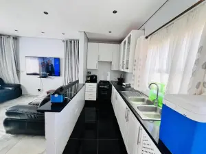 4 Bedroom House to Rent in Mount Pleasant Heights