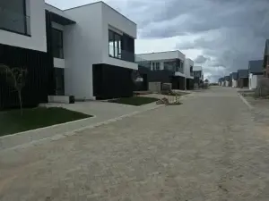 4 Bedroom House to Rent in Borrowdale West