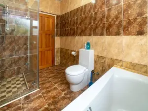 4 Bedroom House to Rent in Helensvale