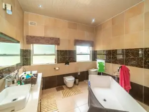 4 Bedroom House to Rent in Helensvale