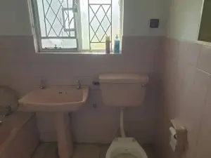 4 Bedroom House to Rent in Greystone Park