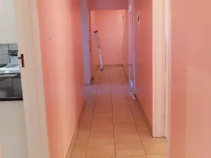 4 Bedroom House to Rent in Manresa