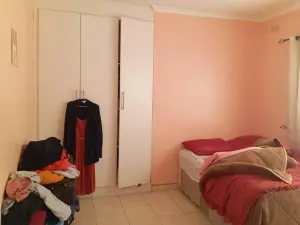 4 Bedroom House to Rent in Manresa