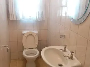 4 Bedroom House to Rent in Manresa