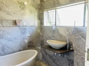 5 Bedroom House to Rent in Mount Pleasant