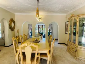 5 Bedroom House to Rent in Mount Pleasant