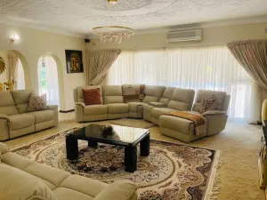 5 Bedroom House to Rent in Mount Pleasant