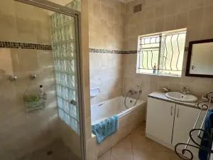 4 Bedroom House to Rent in Emerald Hill