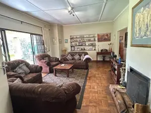 4 Bedroom House to Rent in Emerald Hill