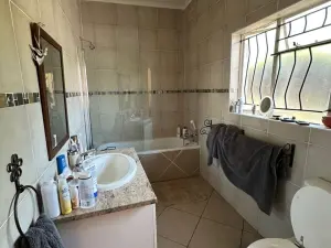 4 Bedroom House to Rent in Emerald Hill