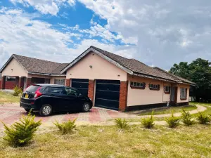 5 Bedroom House to Rent in Waterfalls