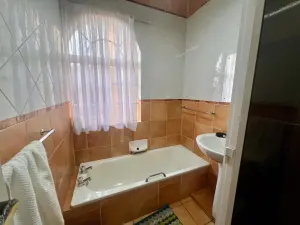 Flat/Apartment to Rent in Avondale