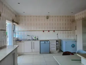 5 Bedroom House to Rent in Greystone Park