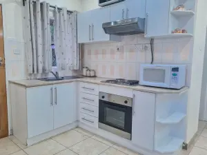 5 Bedroom House to Rent in Greystone Park