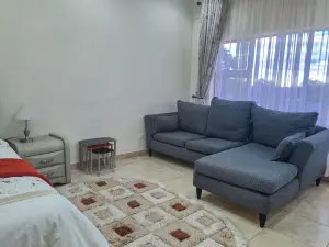 5 Bedroom House to Rent in Greystone Park