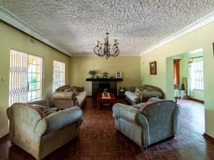 4 Bedroom House to Rent in Borrowdale