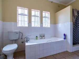 4 Bedroom House to Rent in Borrowdale