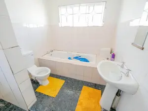 4 Bedroom House to Rent in Zimre Park