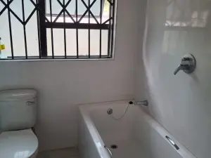 3 Bedroom Cottage/Garden Flat to Rent in Alexandra Park