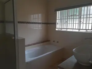 4 Bedroom House to Rent in Borrowdale