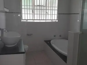 4 Bedroom House to Rent in Borrowdale