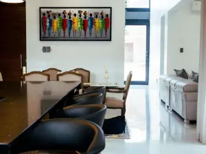 Townhouse/Cluster to Rent in Newlands