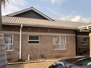 Townhouse/Cluster to Rent in Newlands