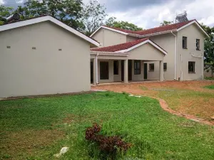 4 Bedroom House to Rent in Greystone Park