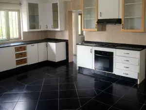 4 Bedroom House to Rent in Greystone Park